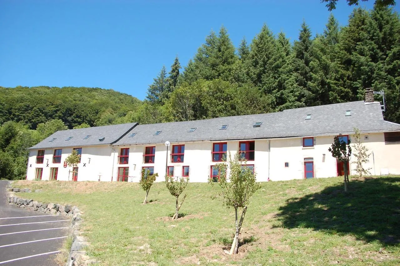 Gite Du Haut Cantal - Appartements Meubles Avec Kitchenette Et Chambres Sans Kitchenette Condat  France