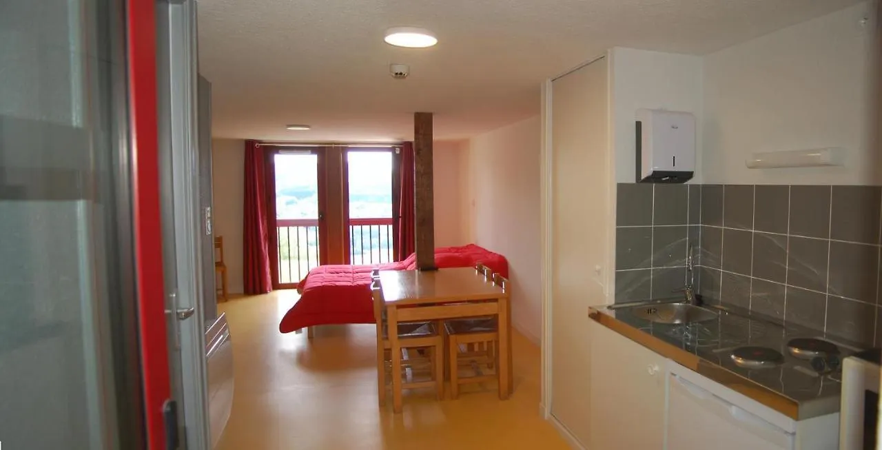 Gite Du Haut Cantal - Appartements Meubles Avec Kitchenette Et Chambres Sans Kitchenette Condat  Condat (Cantal)