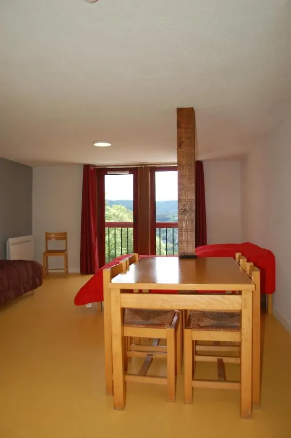 Gite Du Haut Cantal - Appartements Meubles Avec Kitchenette Et Chambres Sans Kitchenette Condat  0*, Condat (Cantal) France