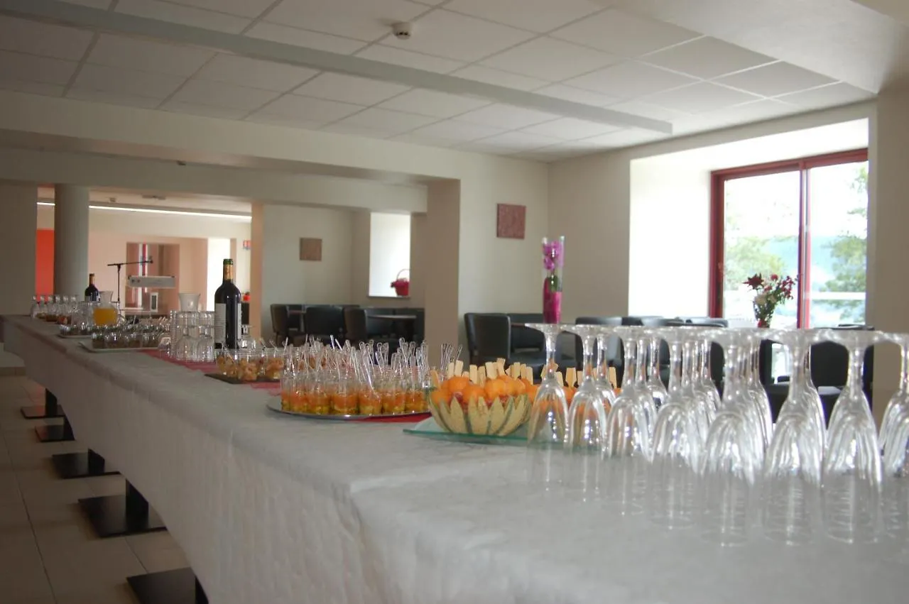 Aparthotel Gite Du Haut Cantal - Appartements Meubles Avec Kitchenette Et Chambres Sans Kitchenette Condat